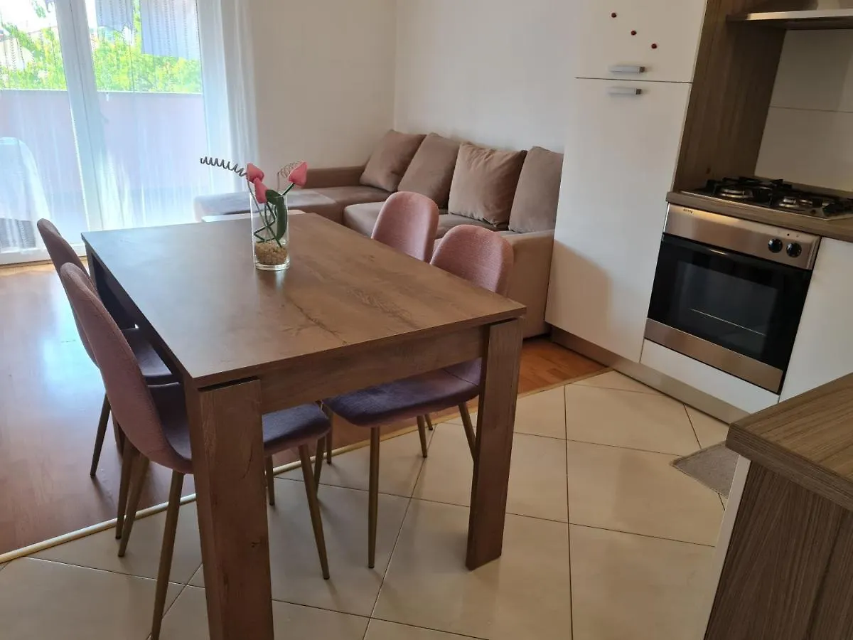 Apartment Nora Near The Beach Pula