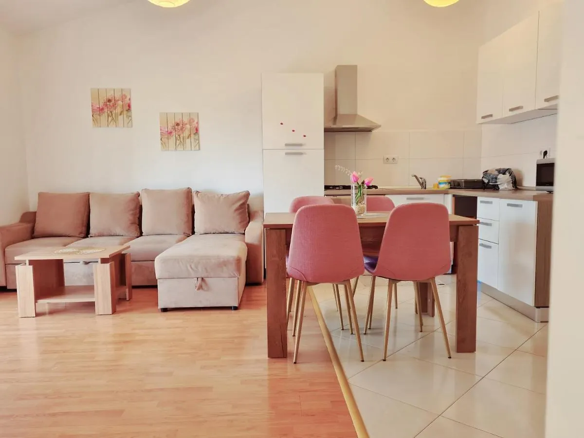 Apartment Nora Near The Beach Pula