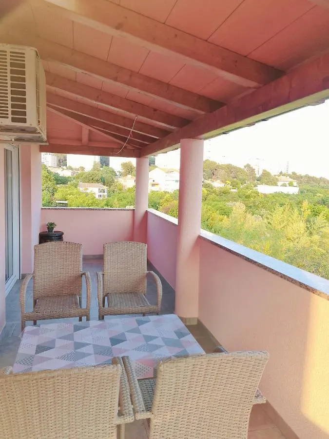 Apartment Nora Near The Beach Pula