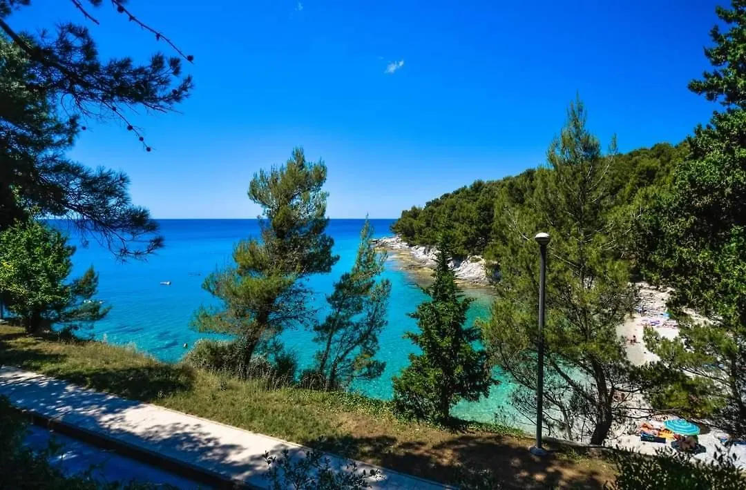 Apartment Nora Near The Beach بولا